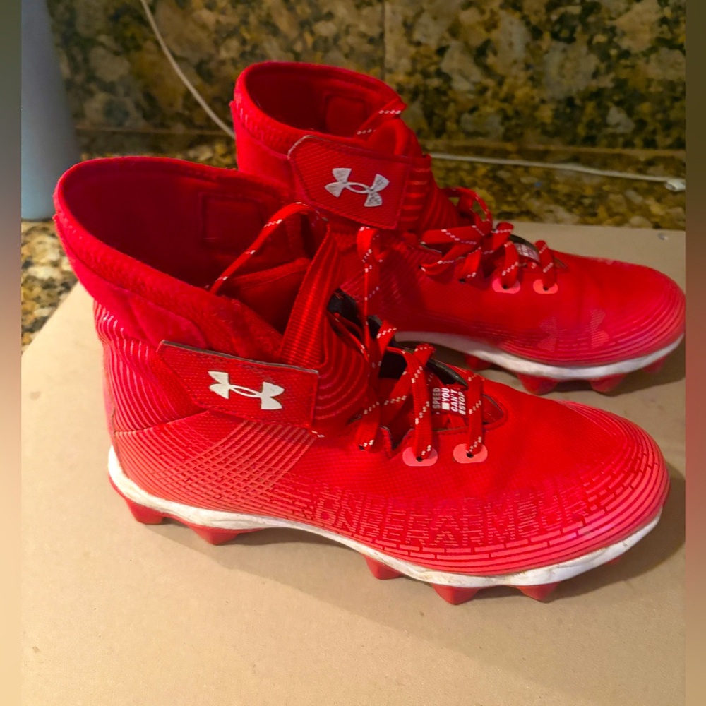 Red Under Armour Boys UA Highlight Franchise Size 6.5 Football Cleat 3023718-601